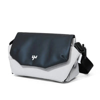 Sac bandoulière souple oversize noir.